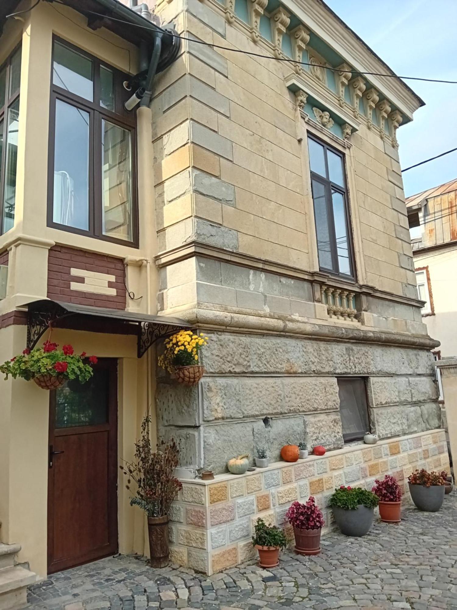 Casa Continentelor Hotel Campulung Exterior photo